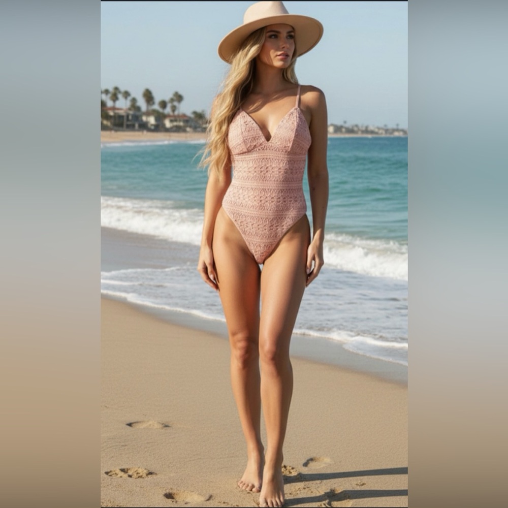 Bozzolo Pink Bodysuit with Intricate Lace Design
